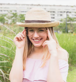 Canadian sugar baby giving a review