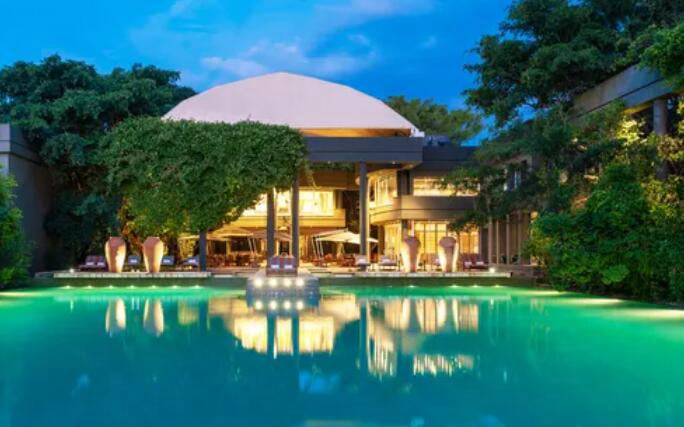 Bar 7 Lounge interior